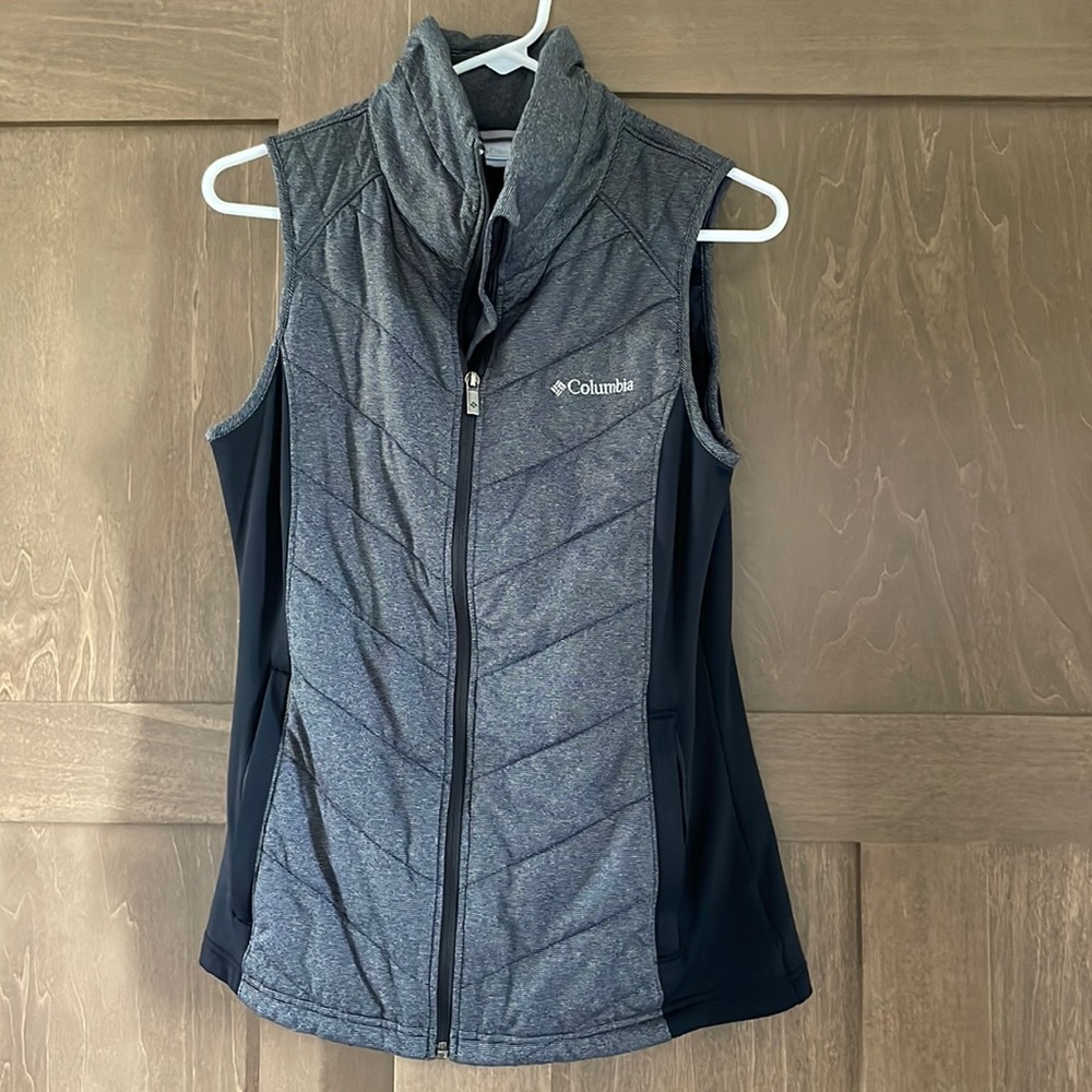 Rarely used in great condition light weight Columbia vest